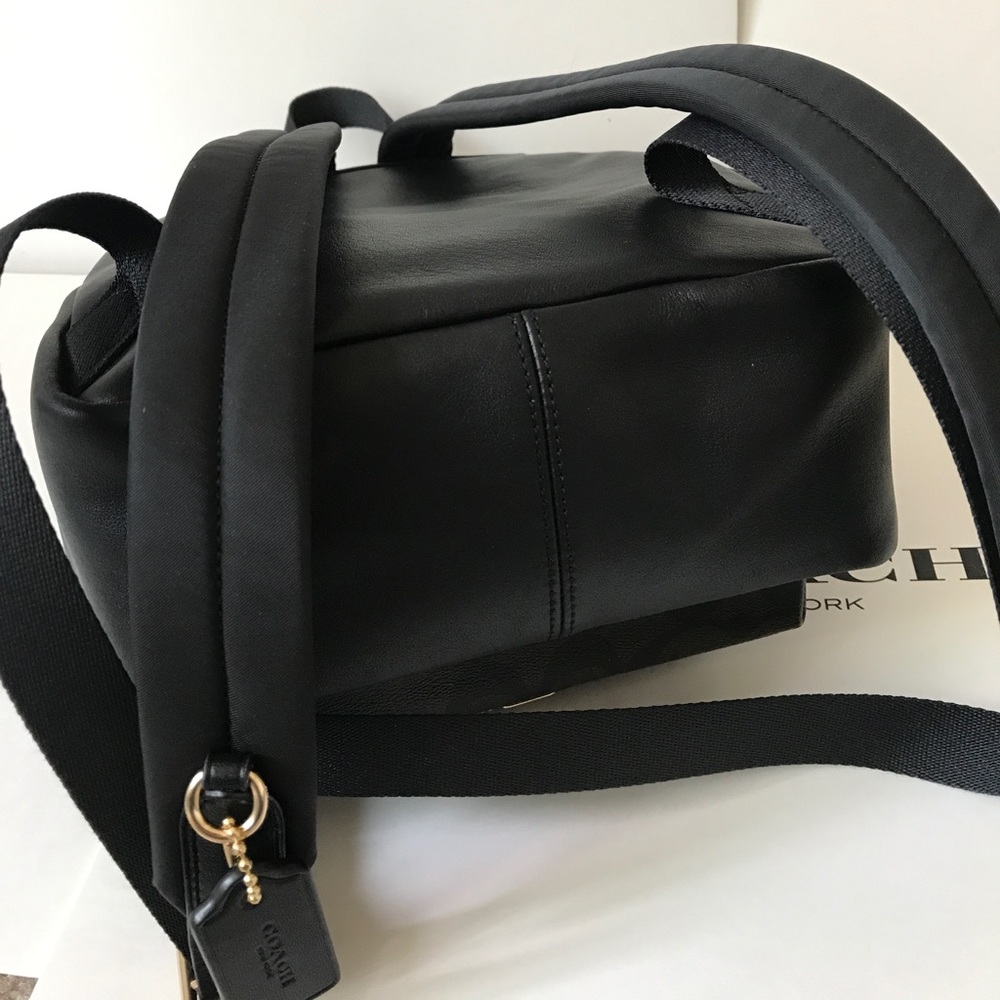 ❤️🌷coach backpack/brown/black/small size - Picture 4 of 8